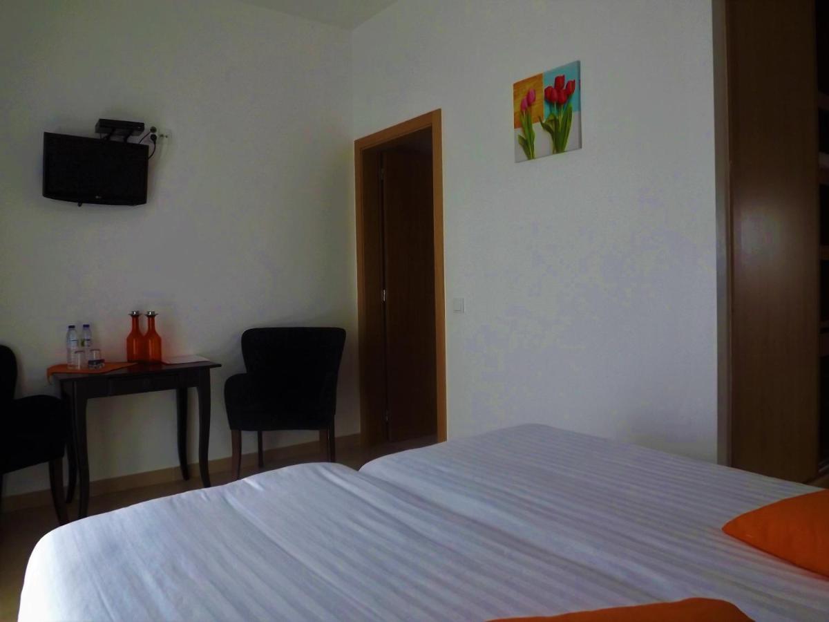 Casa Ceedina Bed And Breakfast & Beauty Batalha Exterior foto